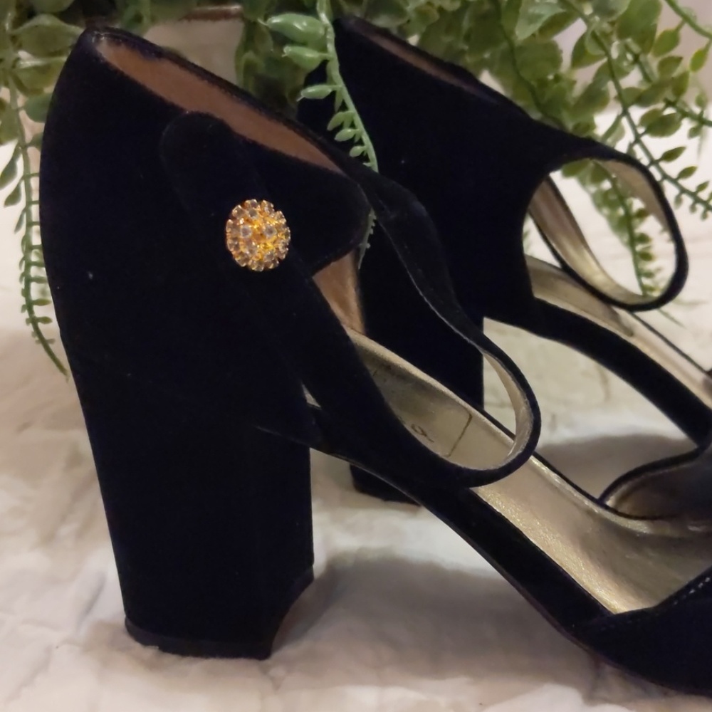 Vintage Nina Black Heels with Gold Accents - Picture 4 of 5